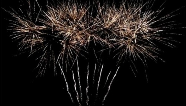 Feuerwerk Brocade Mega Finale von Pyrotrade online kaufen im Feuerwerkshop Funkelfun